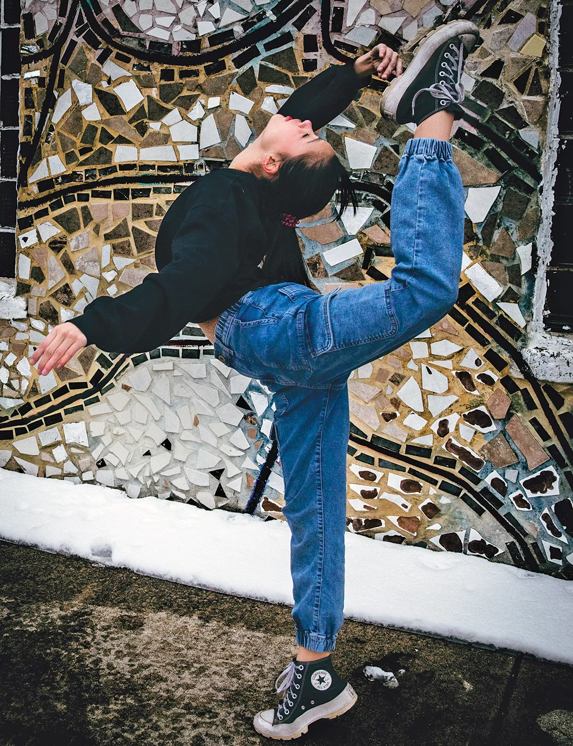 Leah Starks, performing